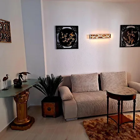 100 M De La Playa Appartement *